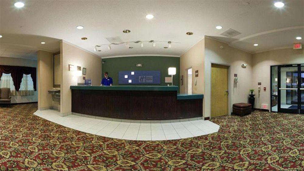 Holiday Inn Express Metropolis By Ihg Экстерьер фото