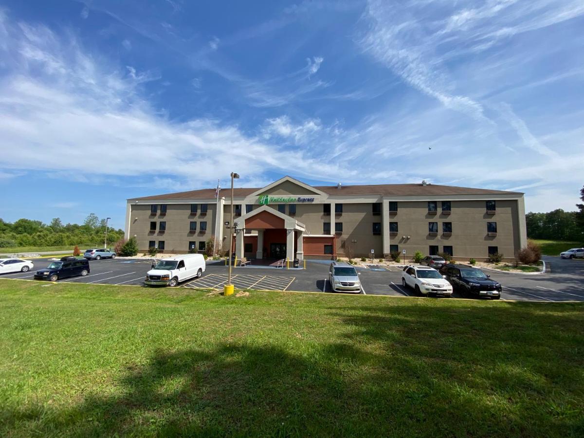 Holiday Inn Express Metropolis By Ihg Экстерьер фото