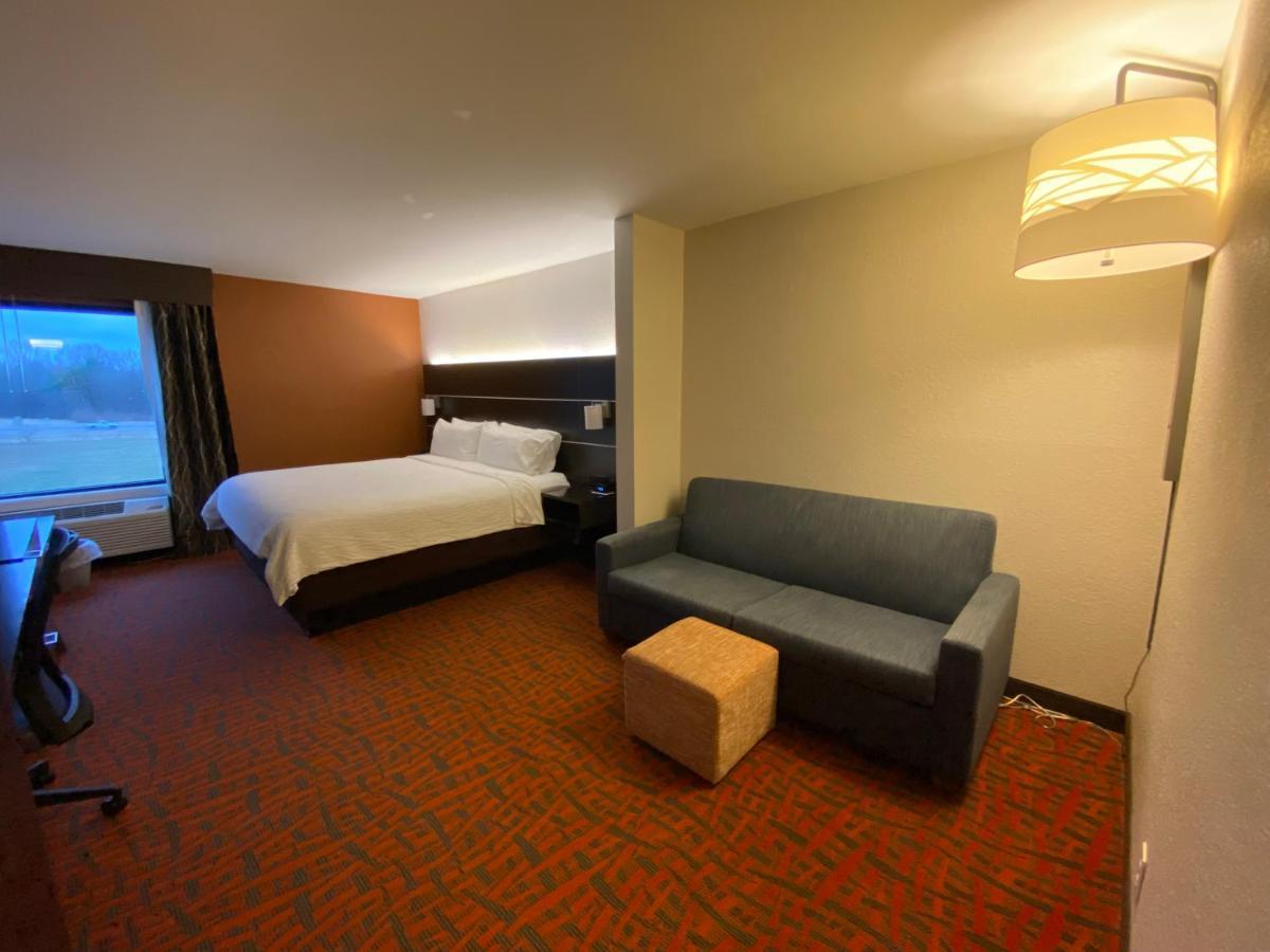 Holiday Inn Express Metropolis By Ihg Экстерьер фото