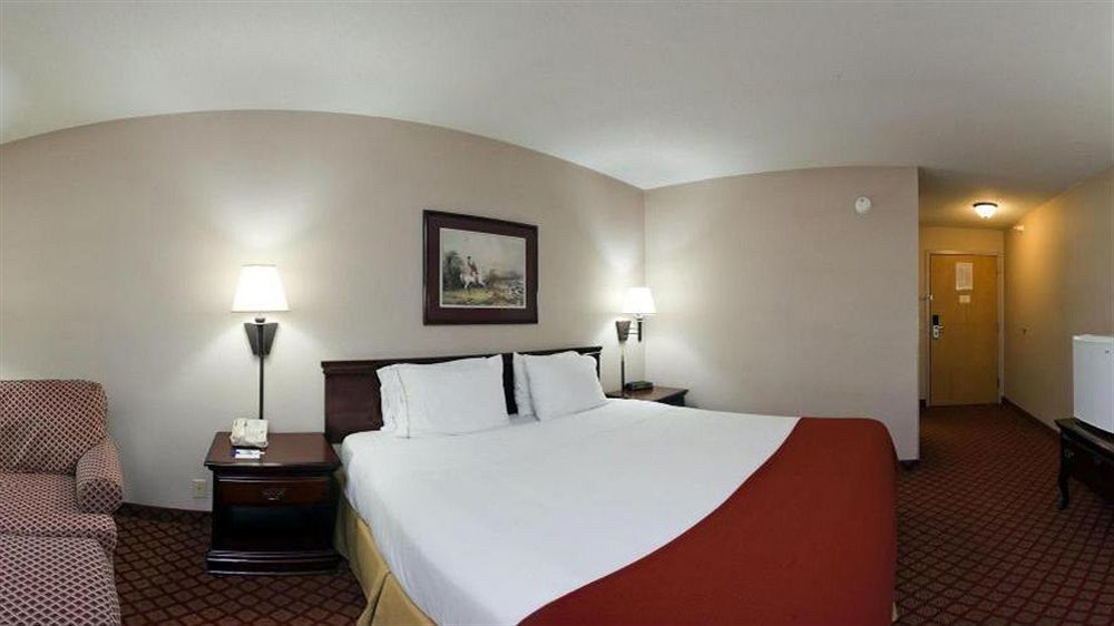 Holiday Inn Express Metropolis By Ihg Экстерьер фото