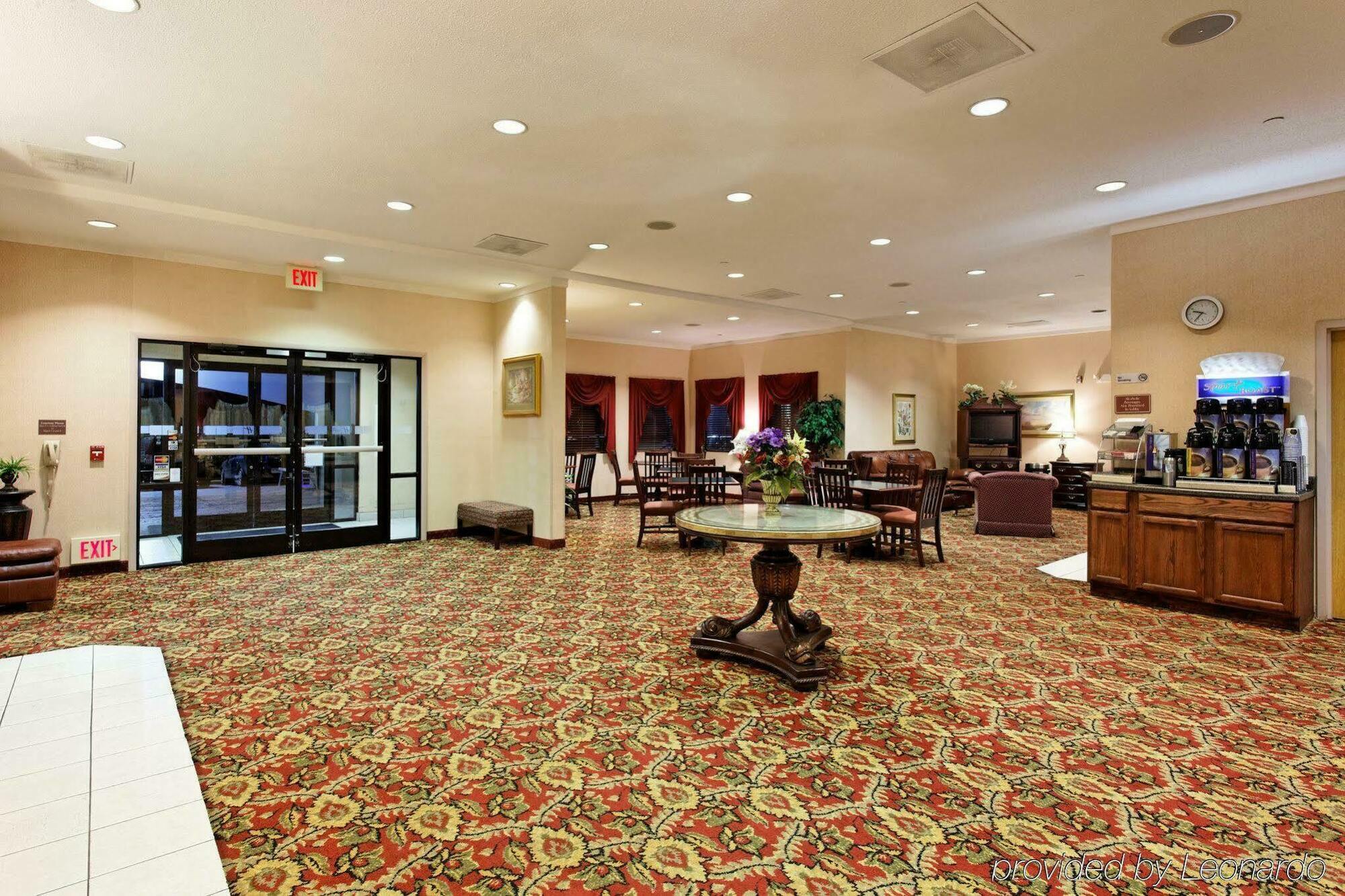 Holiday Inn Express Metropolis By Ihg Экстерьер фото