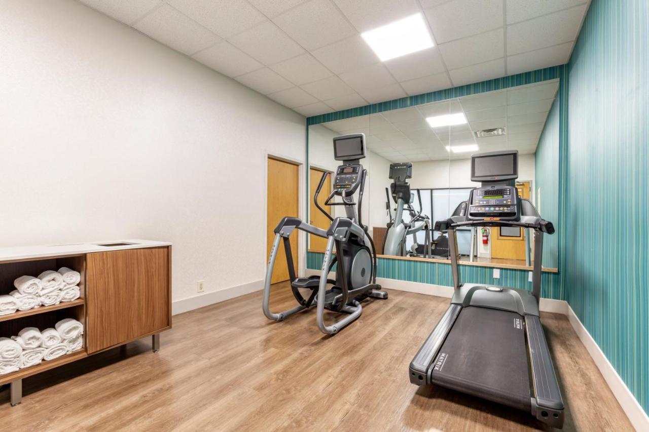 Holiday Inn Express Metropolis By Ihg Экстерьер фото
