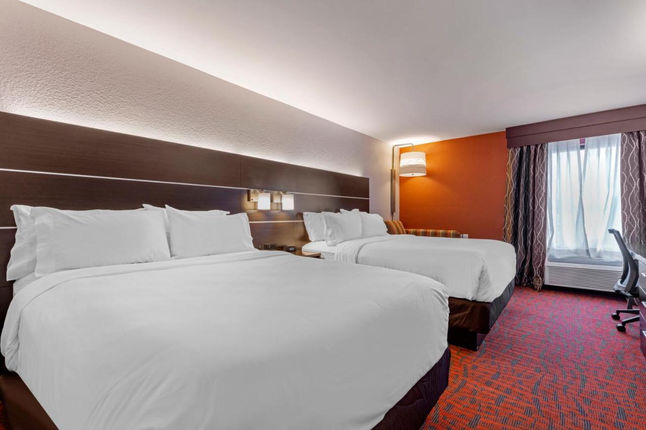 Holiday Inn Express Metropolis By Ihg Экстерьер фото