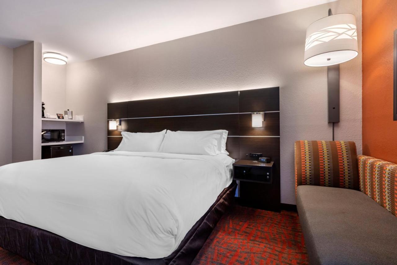 Holiday Inn Express Metropolis By Ihg Экстерьер фото
